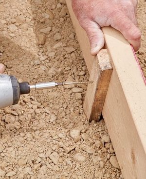 fixation du coffrage en bois