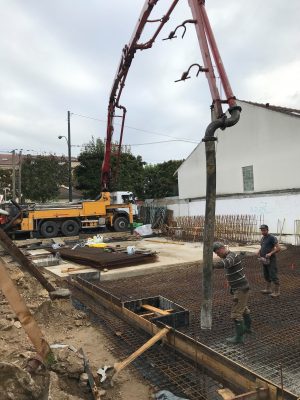 coulage de béton au camion pompe