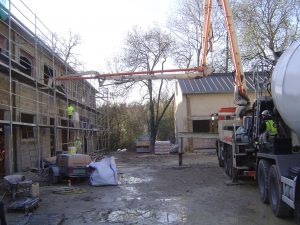 coulage d'un plancher à la pompe à béton