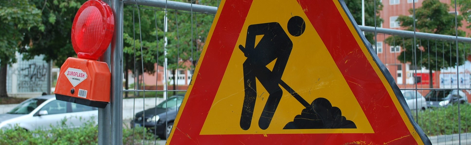 Panneau et feu signalétique pendant les travaux