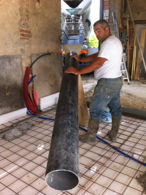 coulage béton à l'intérieur d'une maison