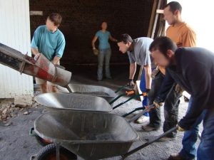 déchargement béton à la brouette