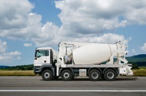 camion toupie avec pompe à béton