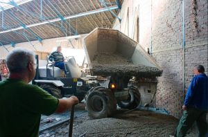 décharger du béton au dumper