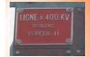 plaque d'identification d'un pylone électrique