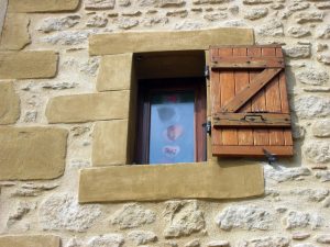 pierre factice en ciment prompt