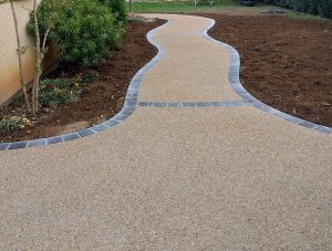 allée de jardin en béton décoratif