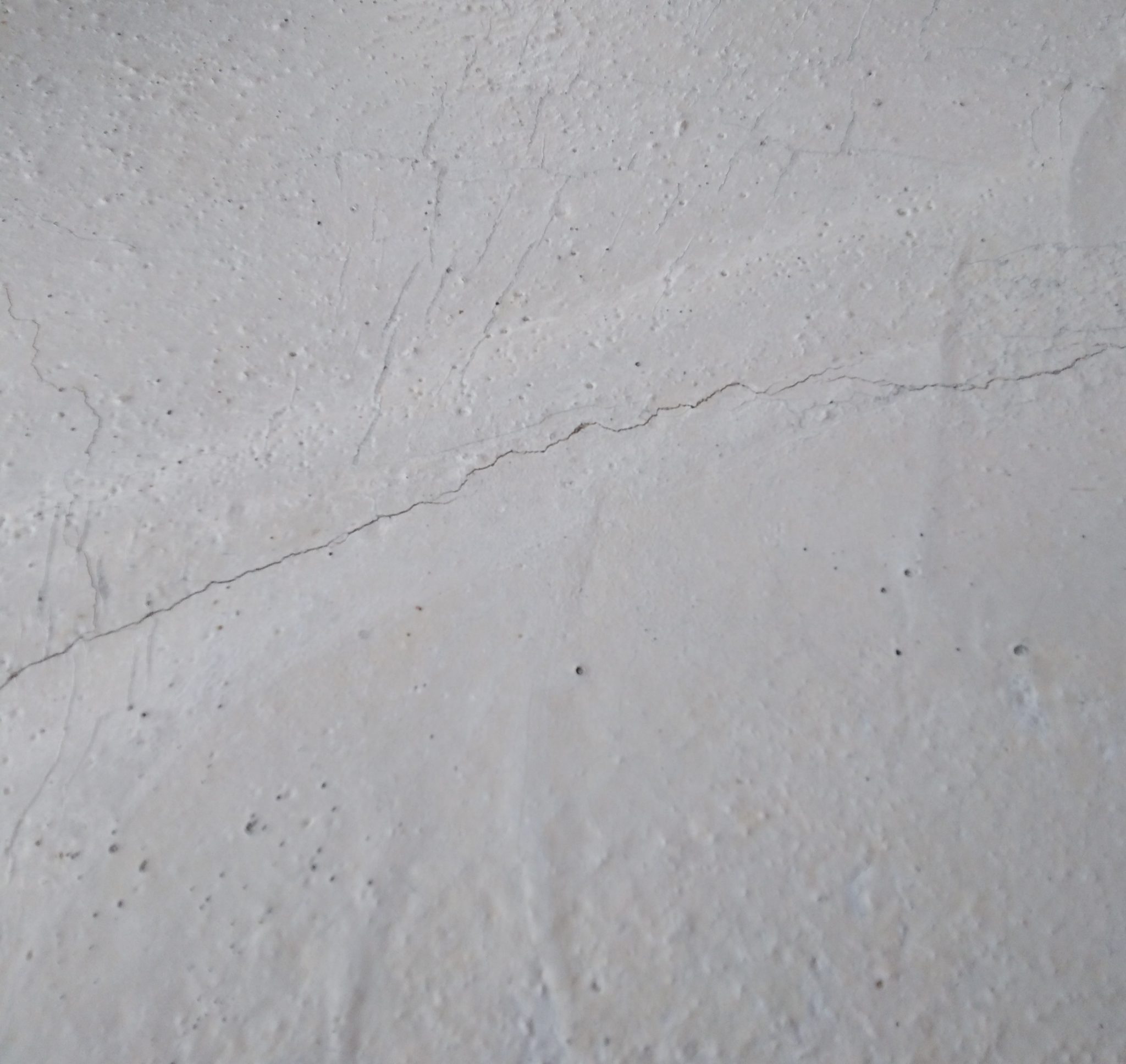Comment réparer une fissure sur une dalle béton ? Tout sur le béton