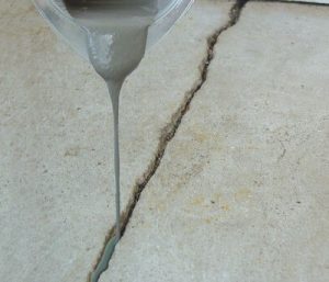 reboucher des fissures sur une dalle béton