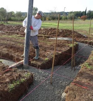 Les travaux de gros oeuvre comprennent les fondations